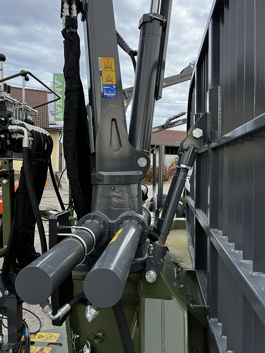 Farma T10 G2 mit C 7,2m G2 Kran