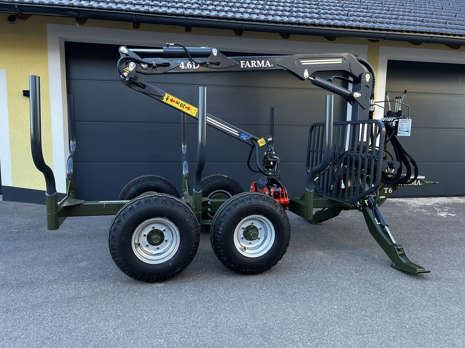 Farma T6 mit C4,6D G2 Forstkran