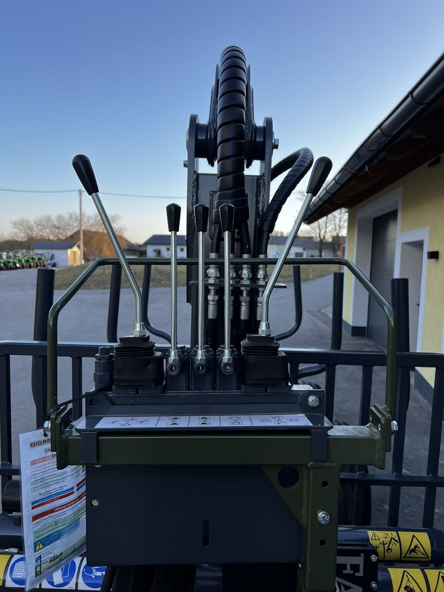 Farma T6 mit C4,6D G2 Forstkran